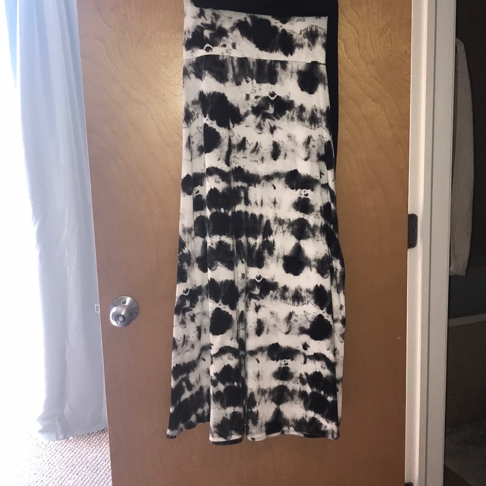 Tie-dye black and white maxi skirt!